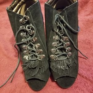 N.Y L.A. black pumps